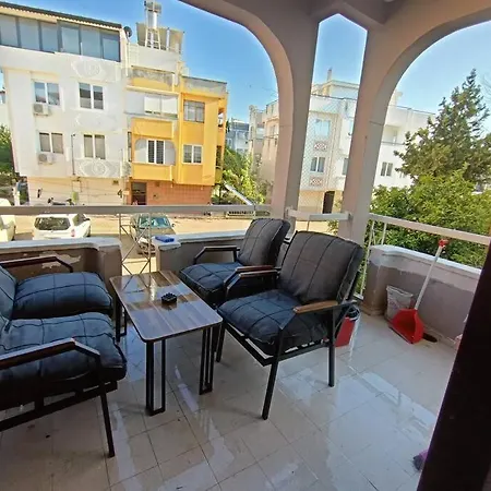 Havalimani Ve Lara Plaj Yakin. 1+1 Daire Apartamento *